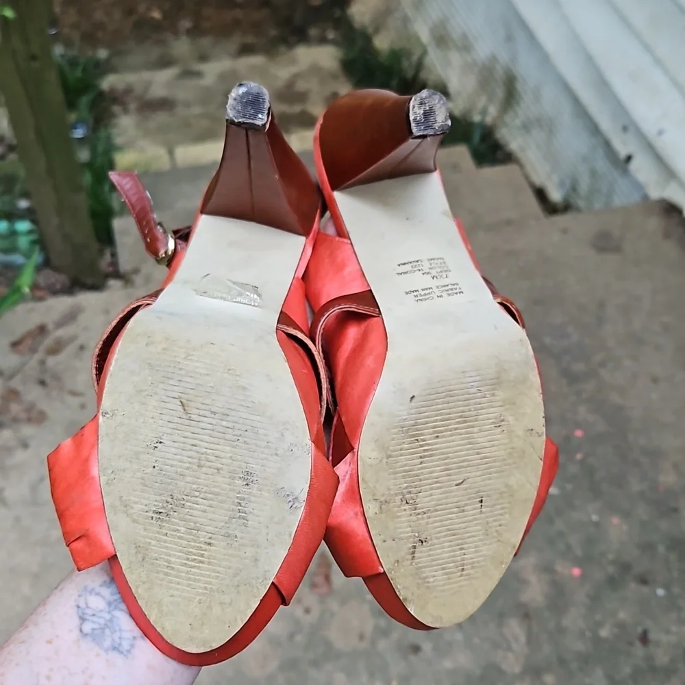 BAKERS Coral Orange & Brown Slingback Heels